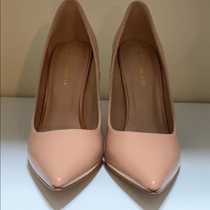 Nude pumps